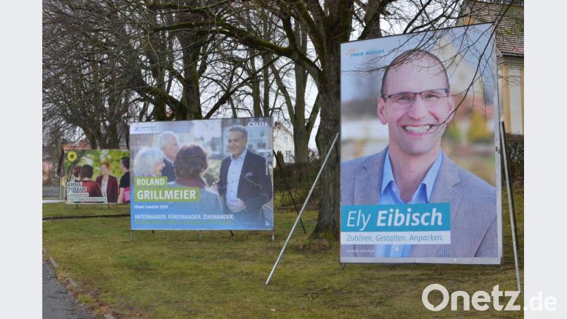 Bei der Windischkapelle in Erbendorf sind großformatige Wahlplakate der Kandidaten erlaubt. Vor allem für die Präsentation der Landratskandidaten wird diese Möglichkeit genutzt. Bild: Benkhardt