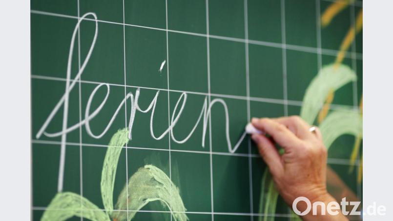 Was Schülerherzen höher schlagen lässt, bringt Eltern oft in Nöte: die Ferien. In Nabburg wurde heuer für 34 Kinder Bedarf angemeldet, doch nicht für alle Eltern kam das Angebot rechtzeitig. Bild: Ina Fassbender/dpa