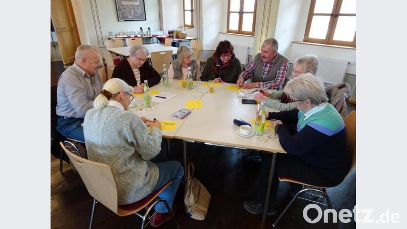 In Arbeitskreisen stellten sich die Senioren den Fragen und Aufgaben. Bild: hm