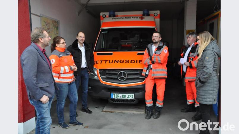 Info-Besuch FW-Delegation BRK Kemnath: (von links) Hermann Schraml, Christina Konz, Ely Eibisch sowie (von rechts) Michaela Diesner, Richard Ritter, Stefan Binner. Bild: ak