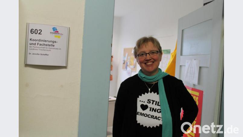 Die neue Koordinatorin des Regionalbüros in Tirschenreuth, Jennifer Scheffler, im Eingangsbereich ihres Büroraumes im Landratsamt. Sie ist im Zimmer 602 in Amtsgebäude 3 zu finden. Bild: sfo