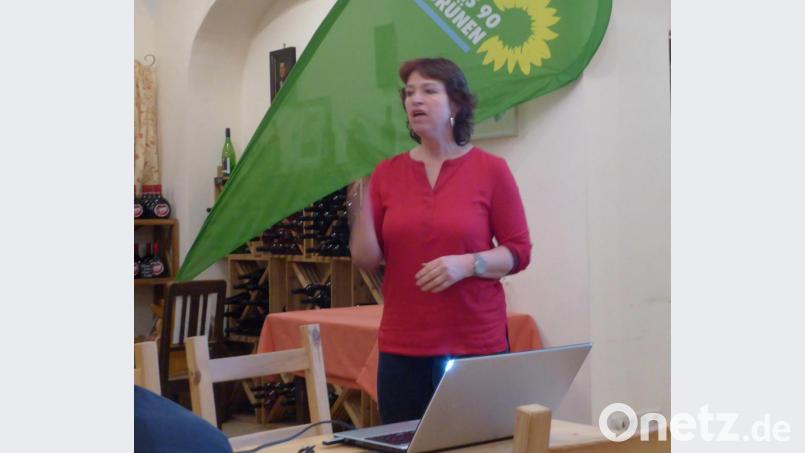 Landtagsabgeordnete Gisela Sengl referiert zum Thema „Artenvielfalt und Landwirtschaft“. Bild: Schönberger, Ferdinand [fsb]