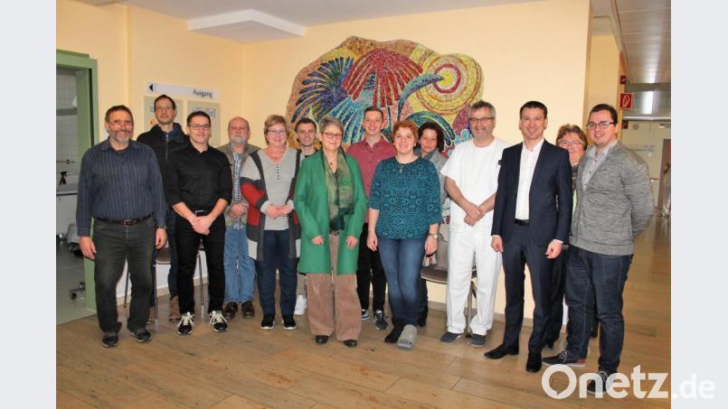 Die Grünen zu Gast im Kemnather Krankenhaus - unter anderem im Gespräch mit Chefarzt Dr. Jilge (Vierter von rechts) und Regionalleiter Christian Stadler (Dritter von rechts). Bild: stg