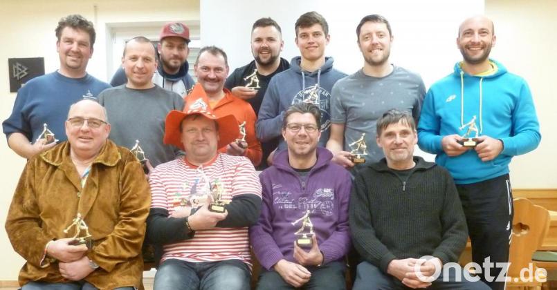 Sieger beim traditionellen Presssack-Cup der Sparte Eisstock im FC Tirschenreuth wurden die „Erfolgreichen“ mit (von links) Karl Ortlepp, Stefan Glettner, Wolfgang Wagenknecht und Thomas Schramm. Bild: wga