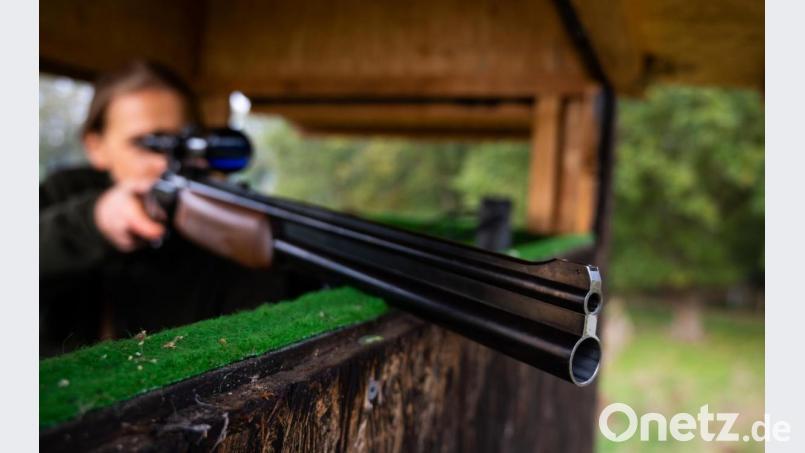 Auffällig viele Frauen interessieren sich für den Erwerb eines Jagdscheins. Bild: Philipp Schulze/dpa