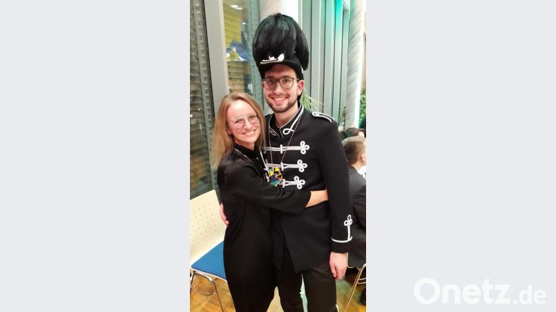 Stefanie Schricker, Heimleiterin, mit ihrem Prinzen Andreas. Bild: exb