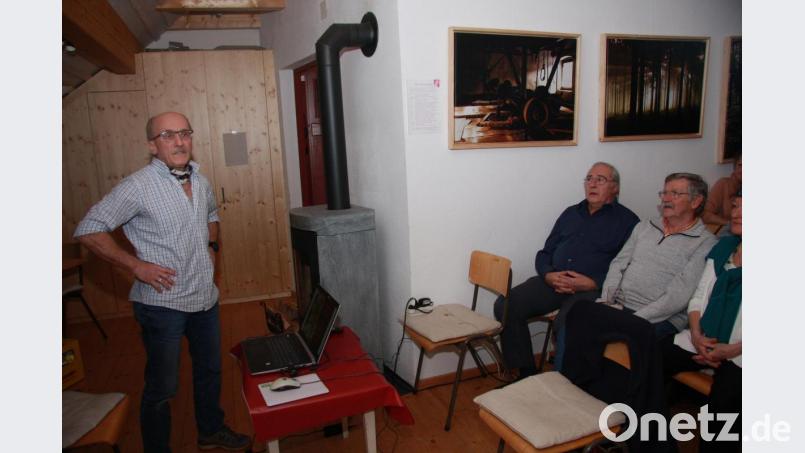Siegfried Steinkohl fotografiert seit seiner Jugend. In der Glasschleif stellte er eine Auswahl seiner Naturbilder vor. Bild: wro