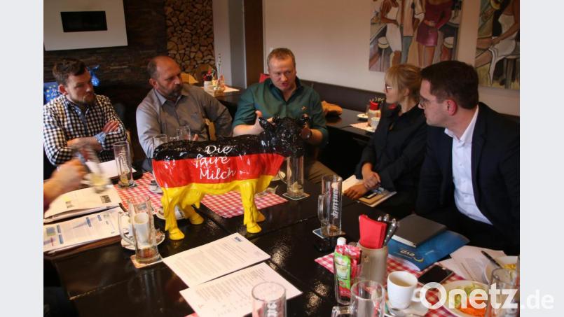 Europa-Abgeordneter Christian Doleschal (rechts) lauscht den Botschaften des BDM-Chefs Werner Reinl (Mitte). Bild: jrh