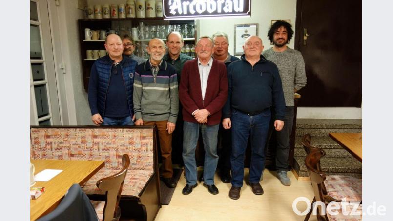 Die Züchter Josef Bäumler, Josef Huber, Albert Gollwitzer, Hans Irlbacher, Erwin Voit, Manfred Kühn, Johann Bäumler und Adil Lazaa Rhoani (von links) freuen sich über ihre Leistungen. Bild: gi