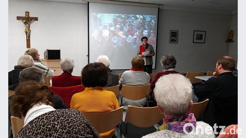 Dank moderner Möglichkeiten wurde das Treffen der Fokolarbewegung zu einer kleinen Weltreise.	Bild: Annemarie Schraml/exb Bild: Annemarie Schraml/exb