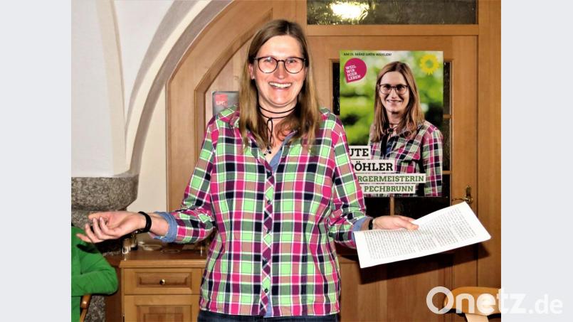 Ute Döhler, Bürgermeisterkandidatin der Grünen in der Gemeinde Pechbrunn, begrüßt die Gäste. Bild: ubb