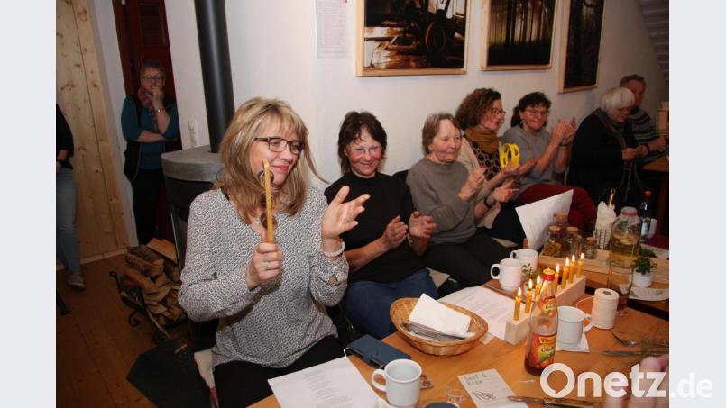 Beim Abschlussabend der „Spinnstub’n-Reihe“ wird in der Glasschleif auch gemeinsam musiziert. Bild: wro