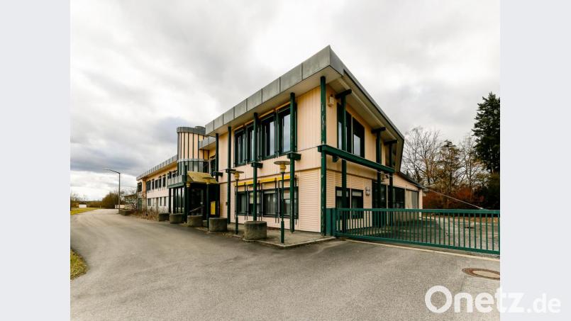 Das Gebäude der ehemaligen Schreinerei Brunold an der Hoher Bogen Straße steht seit Jahren leer. Der Eigentümer hat eine Nutzungsänderung beantragt. Bild: Hösamer