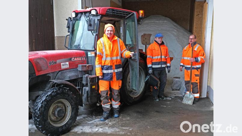 Es ist noch genügend Salz im Lager. Auch der Wintereinbruch am Freitag zwackt nur wenig vom Vorrat ab. Bild: nm