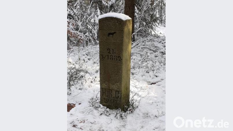 Eine Granitsäule erinnert an den Vorfall von 1882. Bild: apr