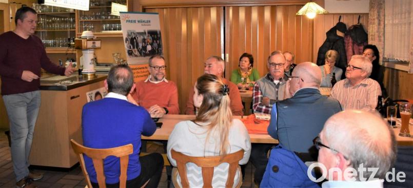Die Freien Wähler Grafenwöhr stellen sich und ihr Programm den Bürgern von Hütten im Gasthof Schönberger vor. Bild: rgr