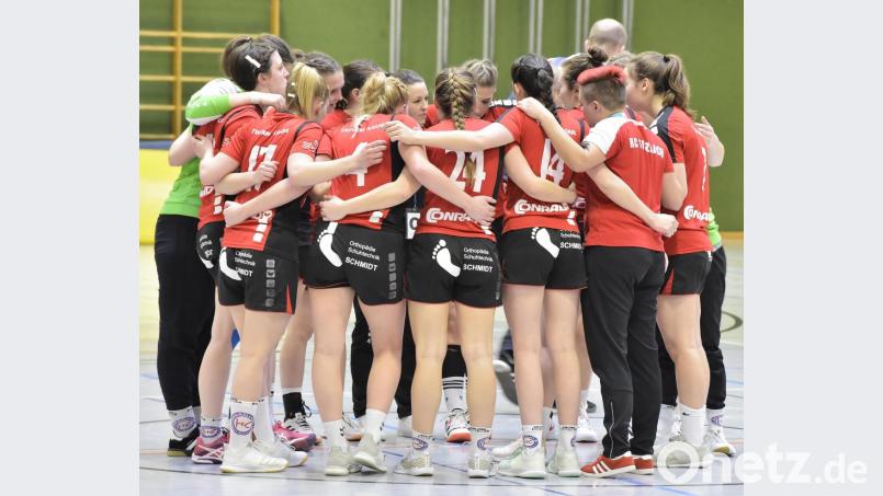 Die Sulzbacher Handballerinnen schwören sich auf das Spiel ein. Bild: Ziegler