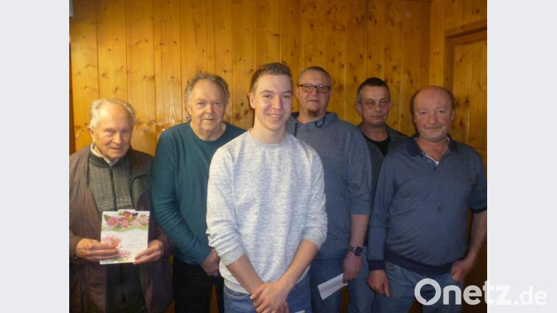 Werner Sollfrank, Zweiter Vorsitzender des Kulmainer Wandervereins (Zweiter von rechts), überreichte die Preise an Dietmar Bergmann, Wolfgang Walter, David Pöllath und Rüdiger Veigl (von links). Letzter wurde Martin Braunreuther (rechts). Bild: sat