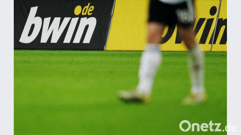 Sport und Wetten - das gehört seit vielen Jahren schon zusammen. Und führt immer wieder Menschen in eine Sucht. Bild: Bernd Thissen/dpa