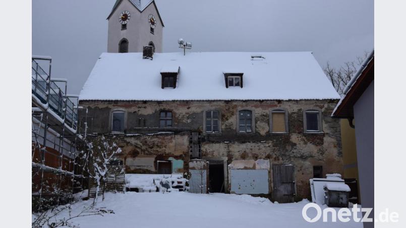 Am Gebäude Marktplatz 4 (rückseitige Ansicht) werden maßnahmenvorbereitende Untersuchungen zu Instandsetzung, Umbau und Revitalisierung durchgeführt. Bild: fla