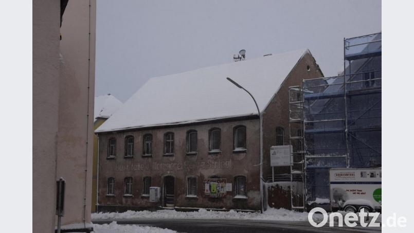 Am Gebäude Marktplatz 4 werden maßnahmenvorbereitende Untersuchungen zu Instandsetzung, Umbau und Revitalisierung durchgeführt. Bild: fla