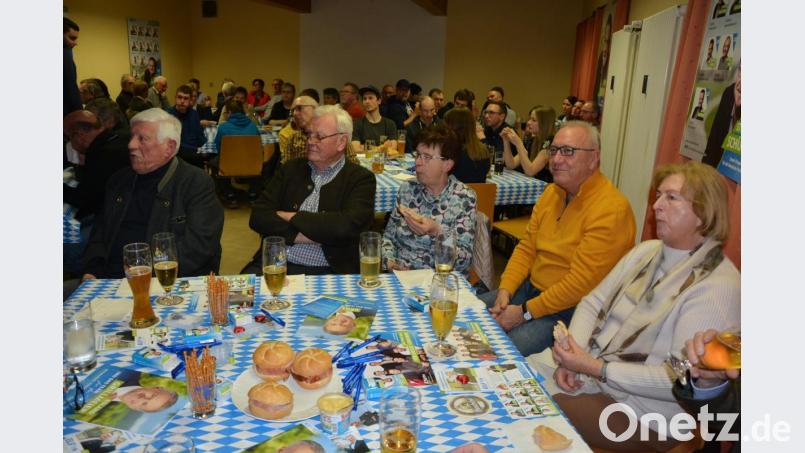Mehr als 100 Besucher strömten am Donnerstagabend zur Wahlveranstaltung der CSU ins Sportheim des SV Pechbrunn. Bild: jr