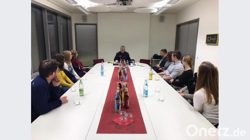 Besuch der JU bei der Polizeiinspektion. Bild: heb