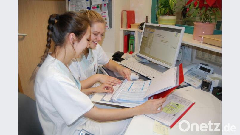 Schüler des dritten Ausbildungsjahres leiten die Station A3. Bild:  Klinikum /Uschold/exb