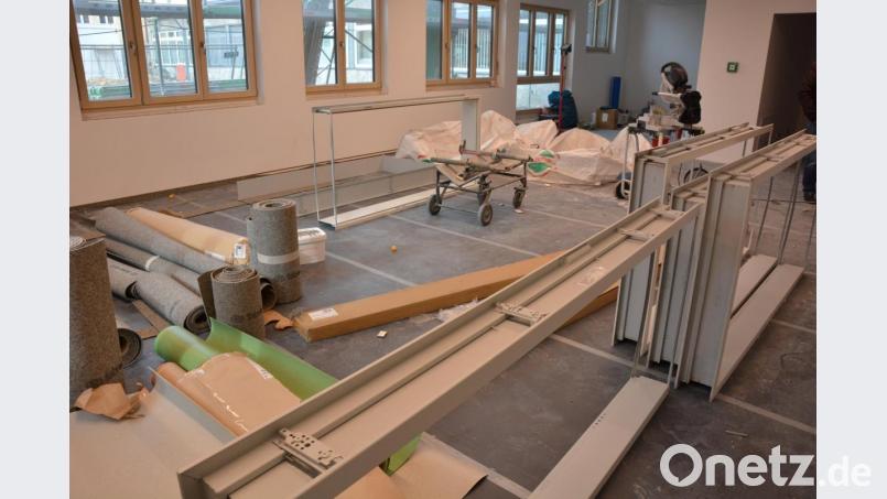Hier soll einmal das Lehrerzimmer sein, wenige Wochen vor dem Umzug ist es noch eine Baustelle. Bild: jr