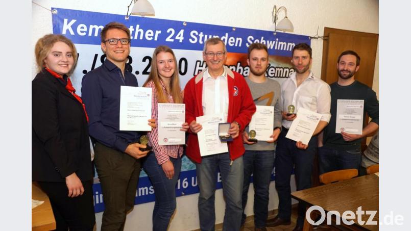 Viktoria Seiler, Kreiswasserwacht, zeichnete in der Jahreshauptversammlung der Kemnather Wasserwacht Johannes Doleschal, Anna Meier, Alois Emerig, Uwe Fraunholz, Vorsitzenden Michael Siebenweiber und Patrick Strobel (von links) aus. Bild: bkr