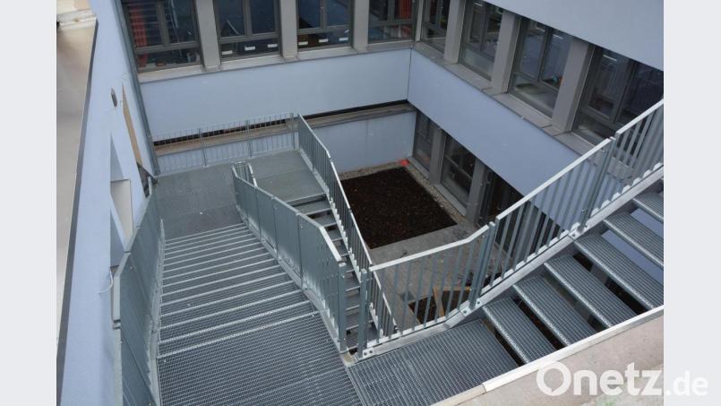 Blick auf die neuen Fluchttreppen im Innenbereich des Schulkomplexes Bild: jr