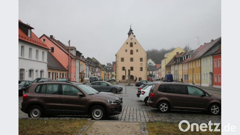 Die Grafenwöhrer SPD wünscht sich ein Denkmal für die Stadtgründer. Dieses könnte am Marktplatz stehen. Bild: sne