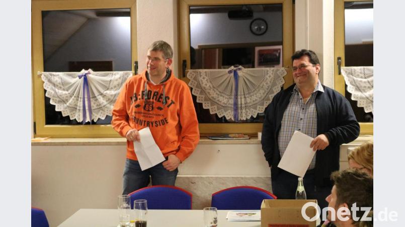 Gemeinsam mit Stefan Steger führte Richard Leißner durch die Veranstaltung im Ortsteil Achtel. Bild: exb