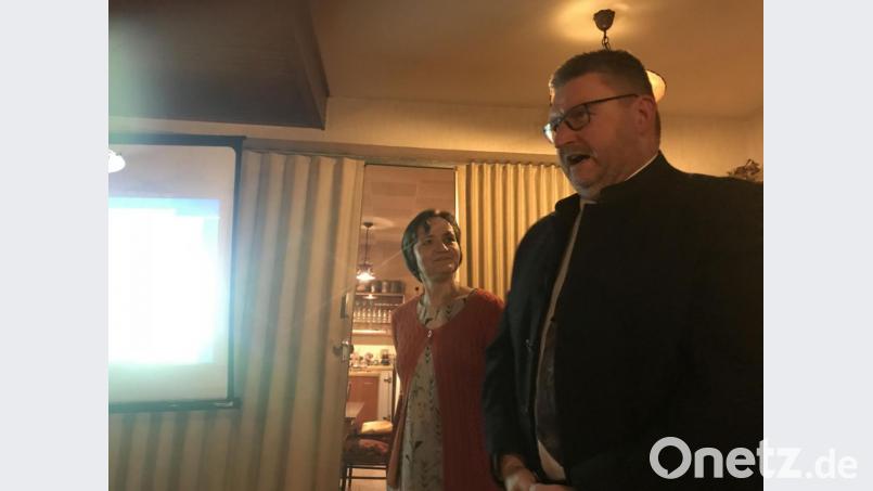 Manuela Pappenberger und Klaus Schuster bei der Frühjahrsversammlung des Obst- und Gartenbauvereins Waldsassen.. Bild: exb
