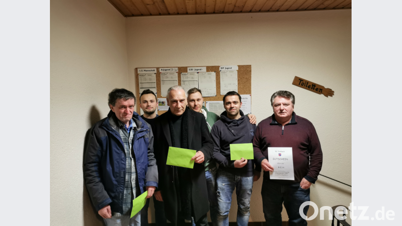 Im Bild: (von links) Reinhold Siegert (Dritter), Marco Lautner (FC Vorbach), Sieger Udo Böhnke, Patrick Künneth (Vierter), der Zweitplatzierte Johannes Kreutzer und Josef Held (Fünfter). Bild: wmi