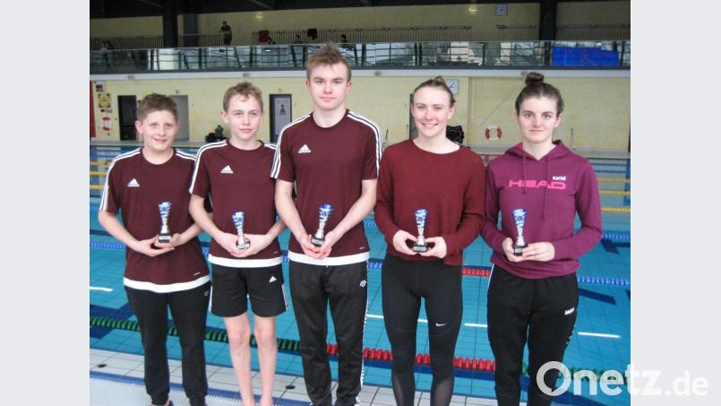 Für den TSC in Plauen erfolgreich (von links): Leonhard Fütterer, Niclas Köstler, Fynn Legat, Viktoria Bogner, Kathrin Bachmeier Bild: rbg