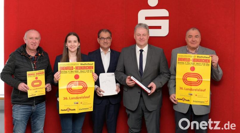 Bei der offiziellen Präsentation des Landkreislaufes 2020 (von links): Streckenchef Erich Dömel, Sohpie Ibler, Sportbeauftragte am Landratsamt, Dieter Meier, Vorstandsvorsitzender der Sparkasse Amberg-Sulzbach, Landrat Richard Reisinger und Robert Graf, Leiter der Sportförderung des Landkreises Amberg-Sulzbach. Bild: ref