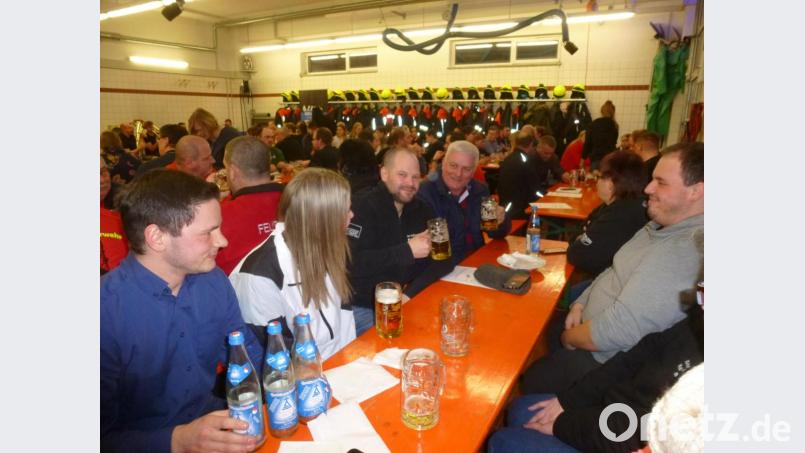 Weniger Gäste, aber trotzdem herrscht gute Stimmung beim Starkbierfest der Feuerwehr Kaltenbrunn. Bild: bk
