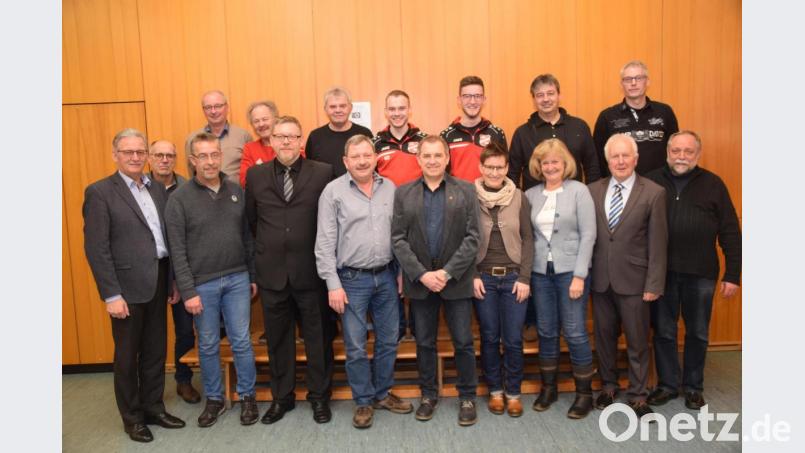 Eine engagierte DJK-Führung mit Reinhold Gilch (vorne Mitte) an der Spitze. Bild: fz
