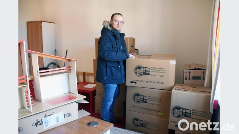 Die Kartons sind gepackt, die Möbelpacker im Anmarsch. &quot;Alles läuft bestens&quot;, resümiert Geschäftsführer Daniel Bronold. Einziger Wermutstropfen am Montag: Die Telefonanlage war ausgefallen. Bild: Gabi Schönberger