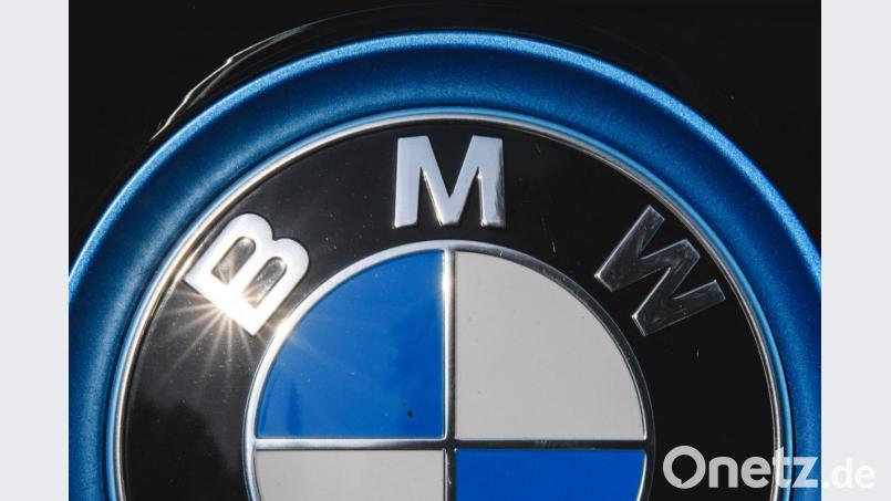 BMW ruft Autos in die Werkstatt. Symbolbild: Sebastian Gollnow/dpa