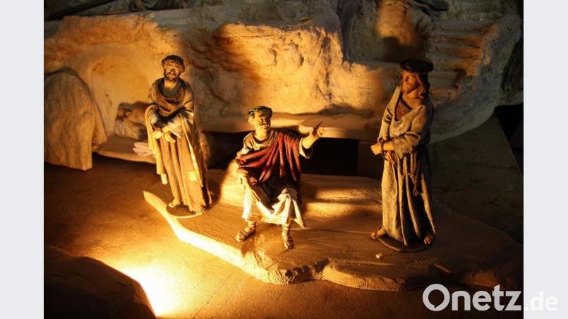 Richtig beleuchtet wird sogar aus der Verhör-Szene bei Pontius Pilatus ein stimmungsvolles Beispiel der Handwerkskunst aus Gerhard und Elisabeth Schinners Holz-Werkstatt. Bild: wro
