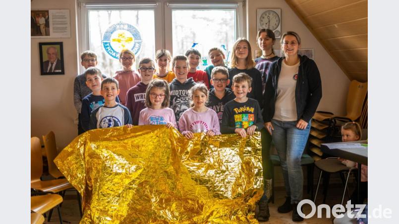 Die neuen Juniorhelfer lernen bei der Wasserwacht das richtige Verhalten in Notsituationen. Bild: bk