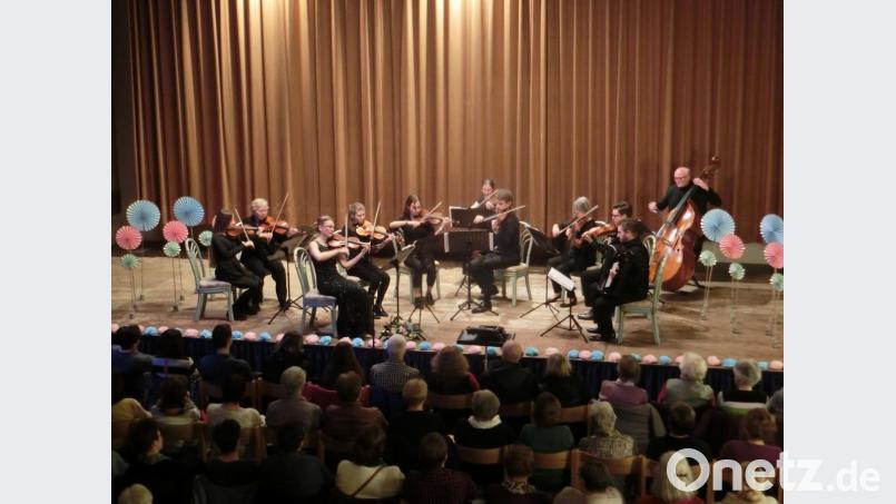 Musikalisch anspruchsvoll und abwechslungsreich gestaltete sich die Premiere des "Konzerts zur Ballsaison" als Ablösung des bisherigen Neujahrskonzerts vom Duo Straub/Zacher. Bild: ads