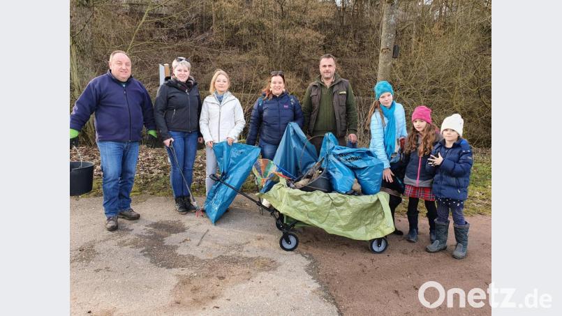 Die Helfer der Müllaktion in Kümmersbruck Bild: pop