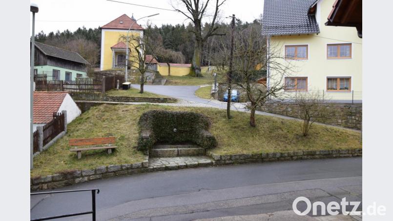 Runderneuerung. Den Dorfplatz, den Brunnen und die Ortsdurchfahrt sehen die Woppenriether als zentrale Punkte für eine Dorferneueerung. Bild: fz