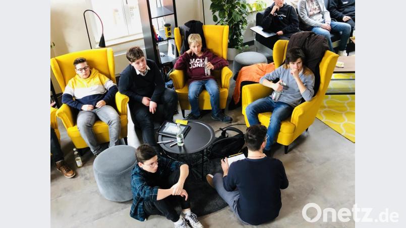 Für ein Filmprojekt hatte die Schülergruppe von der Realschule im Stiftland die Mitarbeit der Profis der Marketingagentur C3 gewinnen können. Bild: exb