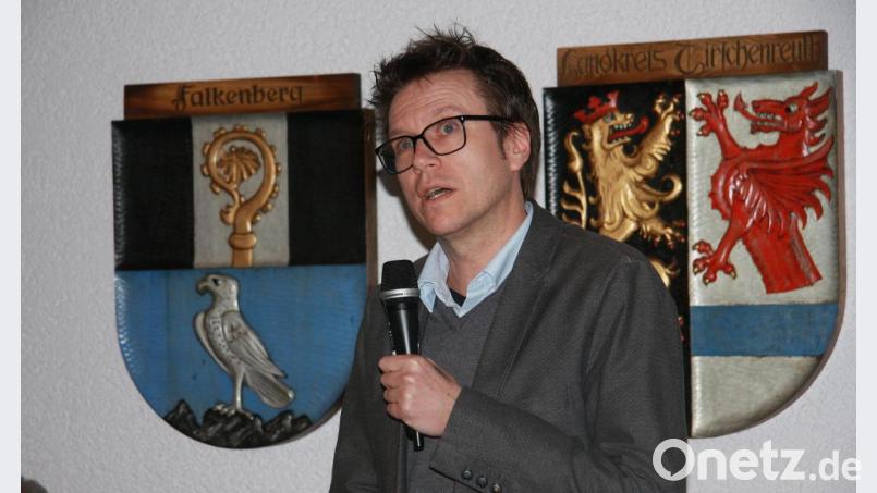 Über die Sanierung des Schulsport-Zentrums referierte Architekt Uwe Reil bei der Bürgerversammlung. Bild: wro
