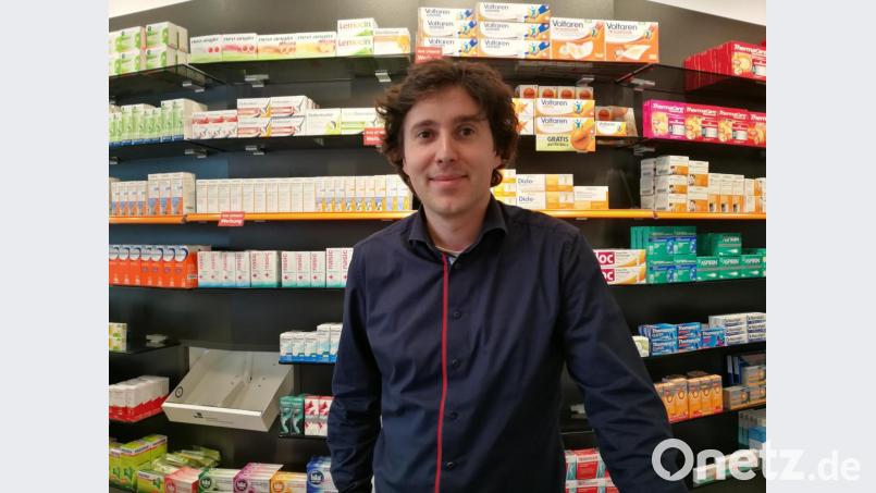 Robert Winkler, Inhaber der Email-Apotheke, hat aufgrund des Lieferengpasses seit einiger Zeit kein Desinfektionsmittel mehr im Angebot. Er rät, wie viele andere Apotheker auch, besonders auf Hygiene zu achten und sich regelmäßig die Hände zu waschen. Bild: ppes