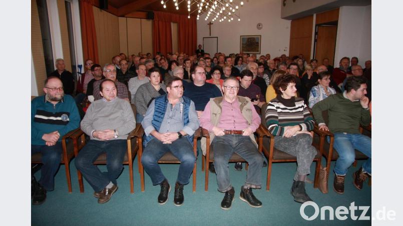 Die Bürgerversammlung stieß auf großes Interesse und hatte sich den Titel „sehr gut besucht“ wahrlich verdient. Bild: wro